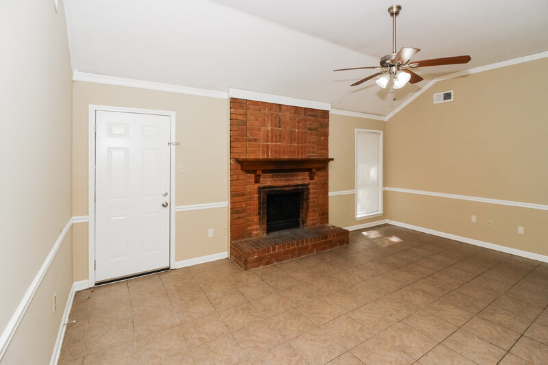 1,620/Mo, 4760 Barkshire Dr Memphis, TN 38141 Living Room View 2