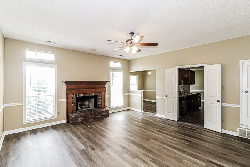 1,610/Mo, 5415 Ross Rd Memphis, TN 38141 Living Room View 2