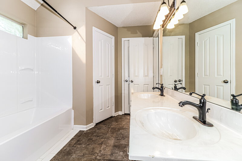 1,610/Mo, 5415 Ross Rd Memphis, TN 38141 Main Bathroom View