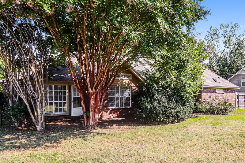 1,610/Mo, 5415 Ross Rd Memphis, TN 38141 Rear View
