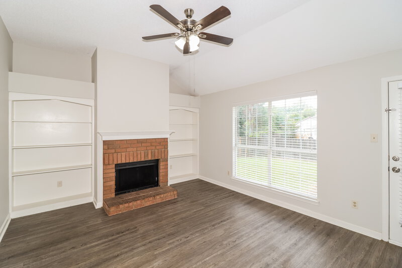 1,580/Mo, 6458 Valley Oak Dr Memphis, TN 38141 Living Room View