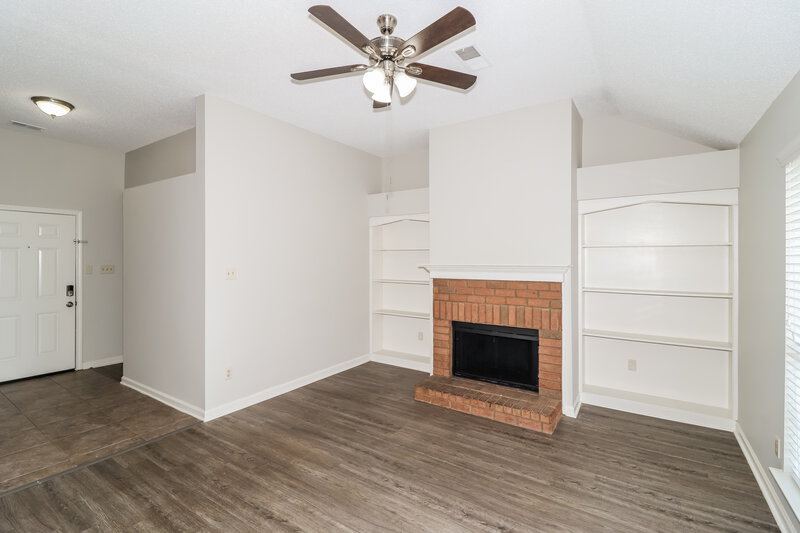 1,580/Mo, 6458 Valley Oak Dr Memphis, TN 38141 Living Room View 2