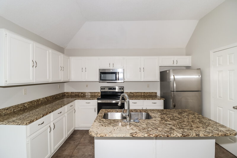1,580/Mo, 6458 Valley Oak Dr Memphis, TN 38141 Kitchen View