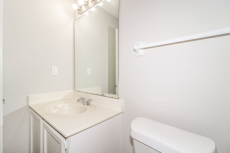 1,580/Mo, 6458 Valley Oak Dr Memphis, TN 38141 Bathroom View