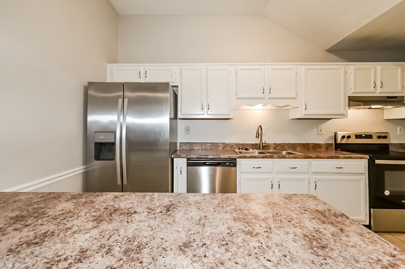 1,460/Mo, 4780 Barkshire Dr Memphis, TN 38141 Kitchen View