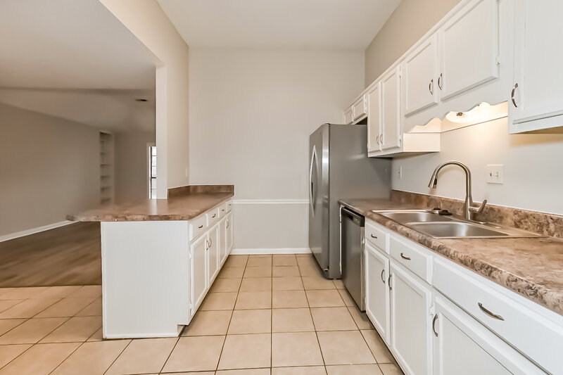 1,460/Mo, 4780 Barkshire Dr Memphis, TN 38141 Kitchen View 2