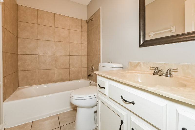 1,460/Mo, 4780 Barkshire Dr Memphis, TN 38141 Main Bathroom View