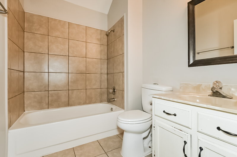1,460/Mo, 4780 Barkshire Dr Memphis, TN 38141 Bathroom View