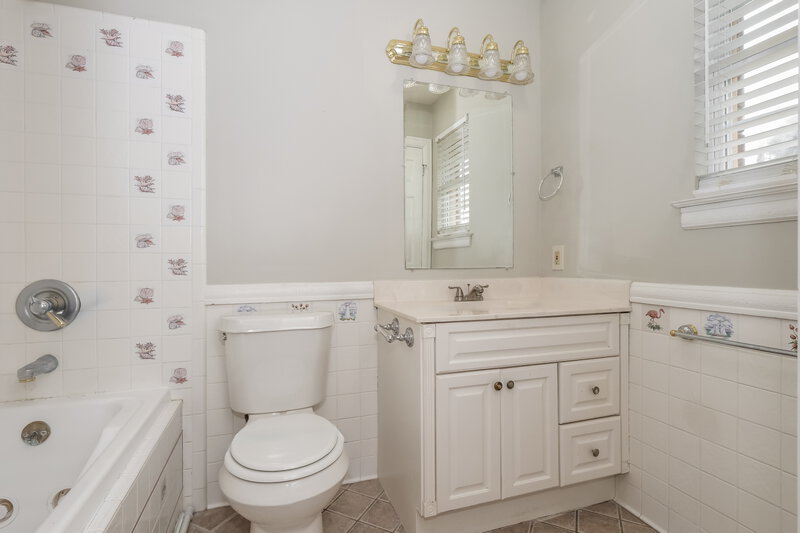 1,490/Mo, 6683 Beaverlodge Dr Memphis, TN 38141 Main Bathroom View