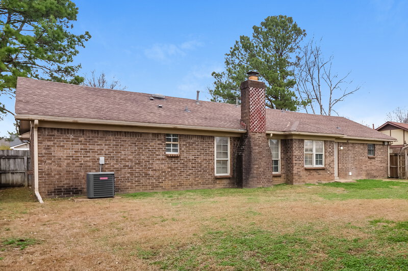 1,490/Mo, 6683 Beaverlodge Dr Memphis, TN 38141 Rear View