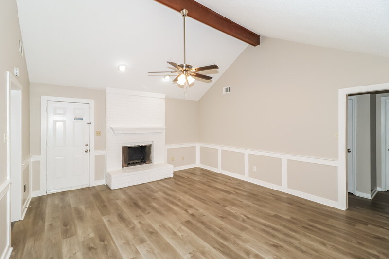 1,550/Mo, 6638 Meadow Bend Dr Memphis, TN 38141 Living Room View 2