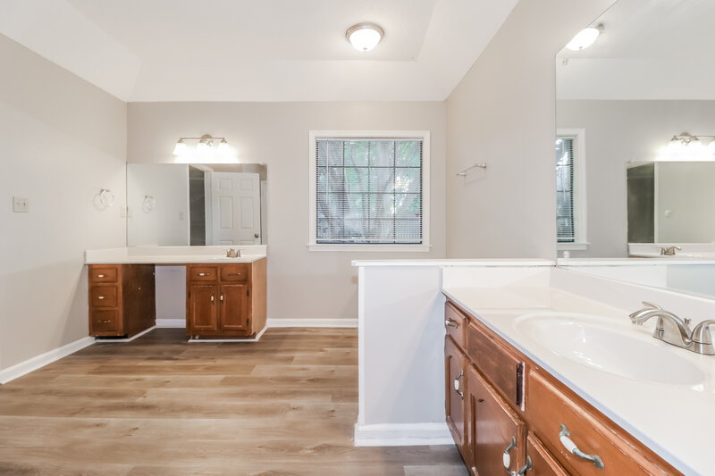 1,550/Mo, 6638 Meadow Bend Dr Memphis, TN 38141 Main Bathroom View