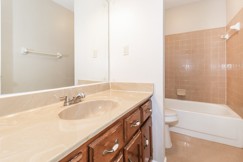 1,550/Mo, 6638 Meadow Bend Dr Memphis, TN 38141 Bathroom View