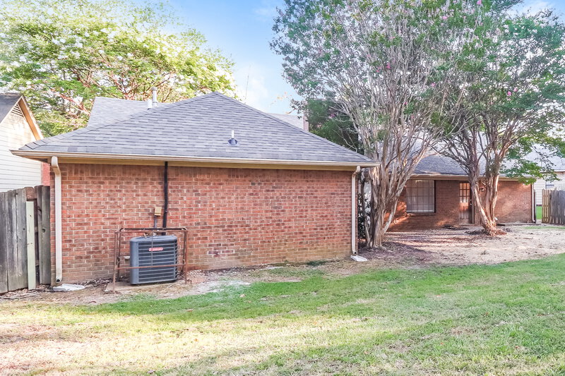 1,550/Mo, 6638 Meadow Bend Dr Memphis, TN 38141 Rear View