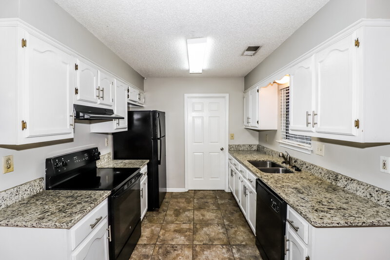 1,590/Mo, 4893 Barkshire Dr Memphis, TN 38141 Kitchen View 2