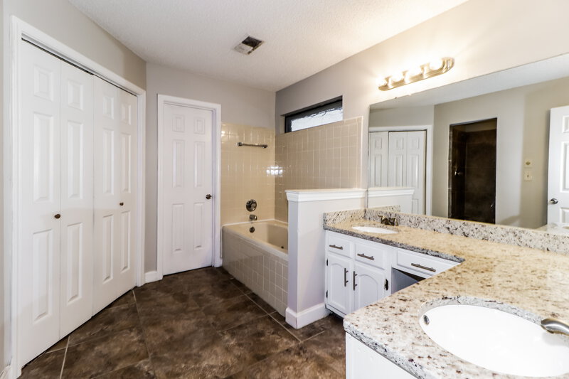 1,590/Mo, 4893 Barkshire Dr Memphis, TN 38141 Main Bathroom View