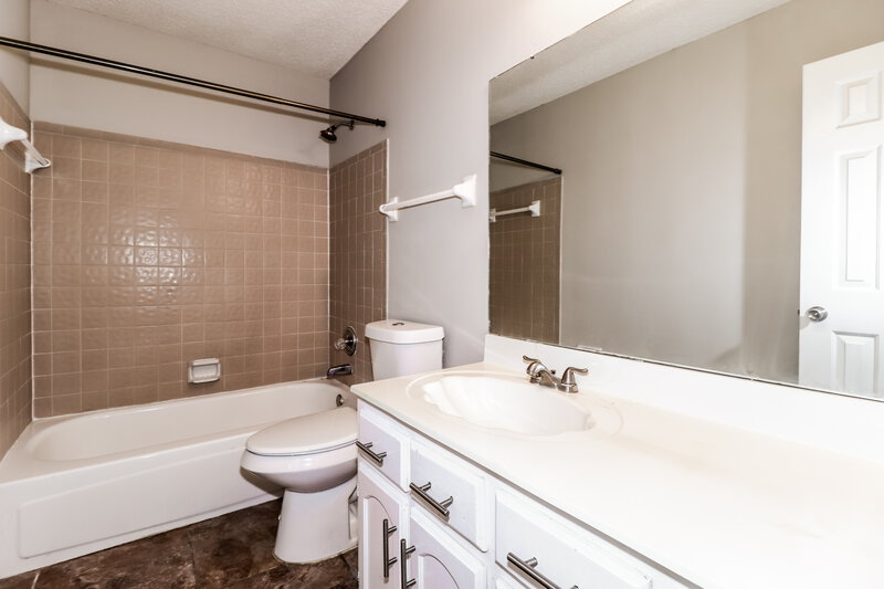 1,590/Mo, 4893 Barkshire Dr Memphis, TN 38141 Bathroom View