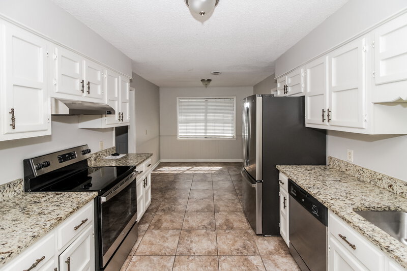1,815/Mo, 4580 Blandford Dr Memphis, TN 38141 Kitchen View 2