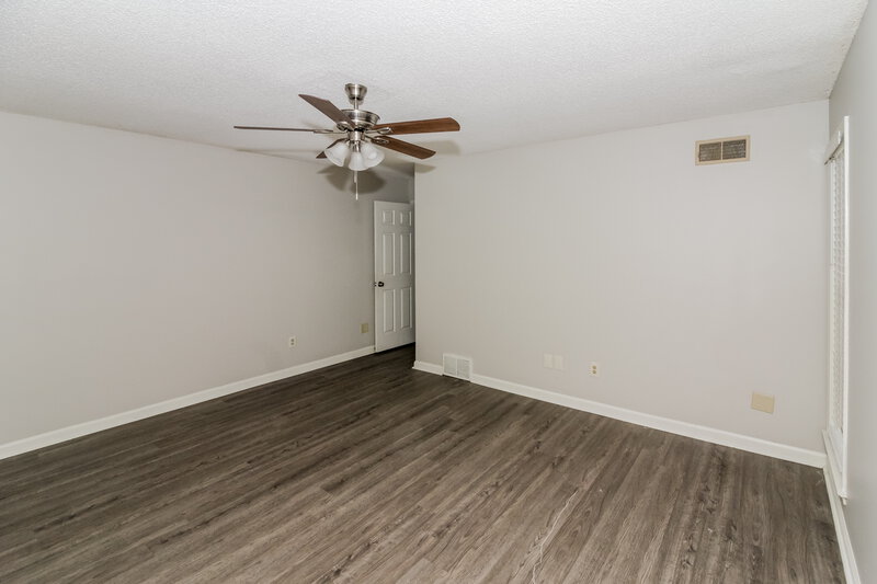 1,815/Mo, 4580 Blandford Dr Memphis, TN 38141 Main Bedroom View