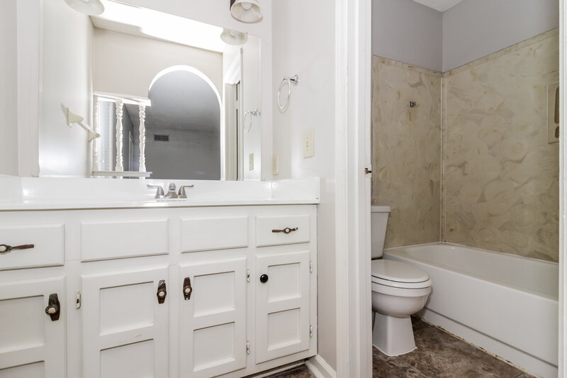 1,815/Mo, 4580 Blandford Dr Memphis, TN 38141 Main Bathroom View