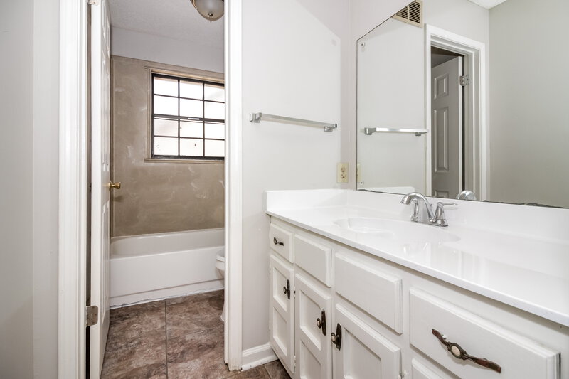 1,815/Mo, 4580 Blandford Dr Memphis, TN 38141 Bathroom View