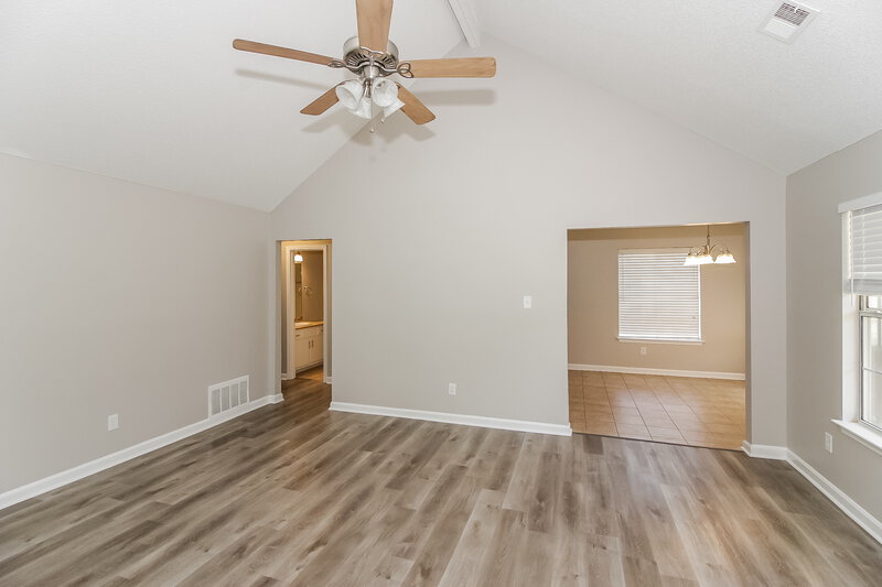 1,610/Mo, 6633 May Springs Dr Memphis, TN 38141 Living Room View 2