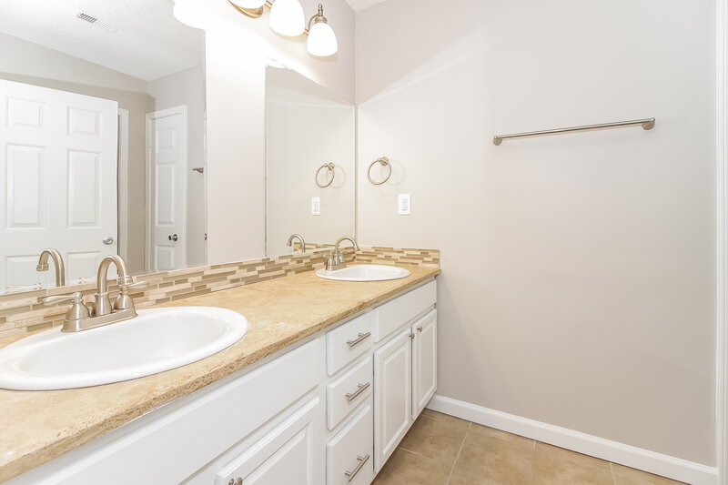 1,610/Mo, 6633 May Springs Dr Memphis, TN 38141 Main Bathroom View
