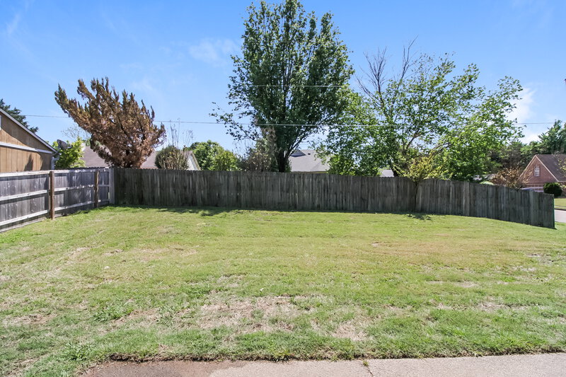 1,610/Mo, 6633 May Springs Dr Memphis, TN 38141 Backyard View