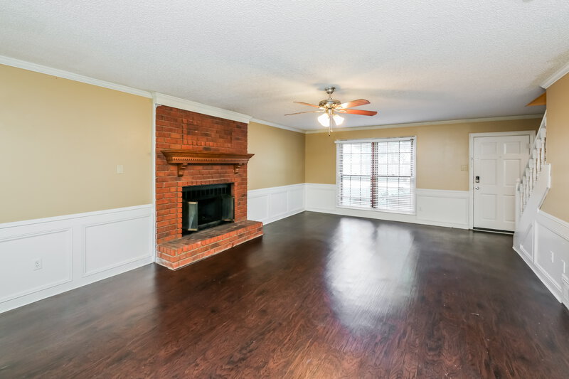 2,185/Mo, 2045 Shetland Cove Cordova, TN 38016 Living Room View 2