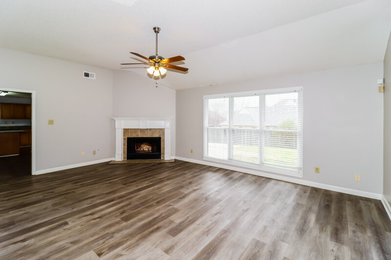 2,700/Mo, 10208 Woodland Hills Dr Cordova, TN 38018 Living Room View