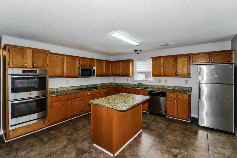 2,700/Mo, 10208 Woodland Hills Dr Cordova, TN 38018 Kitchen View