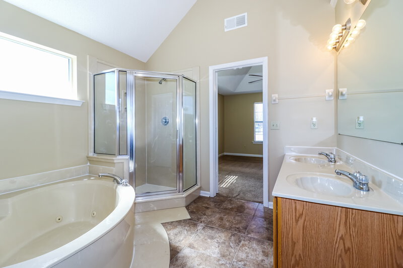 2,175/Mo, 6376 Kelsey Lauren Cove Millington, TN 38053 Main Bathroom View 2
