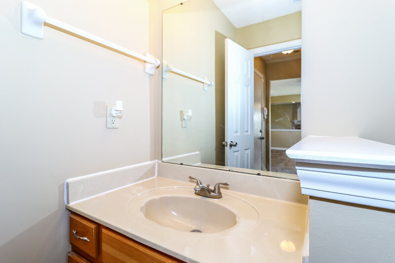 2,175/Mo, 6376 Kelsey Lauren Cove Millington, TN 38053 Bathroom View