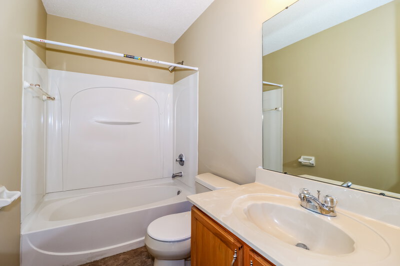 2,175/Mo, 6376 Kelsey Lauren Cove Millington, TN 38053 Bathroom View 2