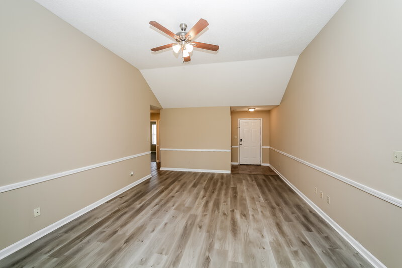 1,570/Mo, 4111 Long Creek Rd Memphis, TN 38125 Living Room View 2