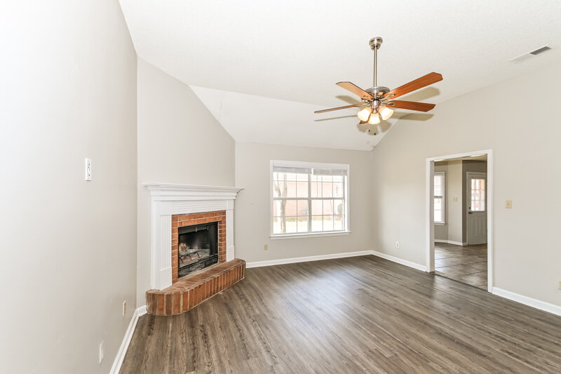 1,935/Mo, 5505 Patsy Cir E Memphis, TN 38125 Living Room View