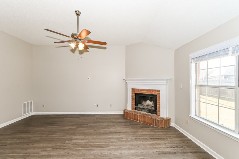 1,935/Mo, 5505 Patsy Cir E Memphis, TN 38125 Living Room View 2