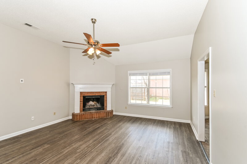 1,935/Mo, 5505 Patsy Cir E Memphis, TN 38125 Living Room View 3