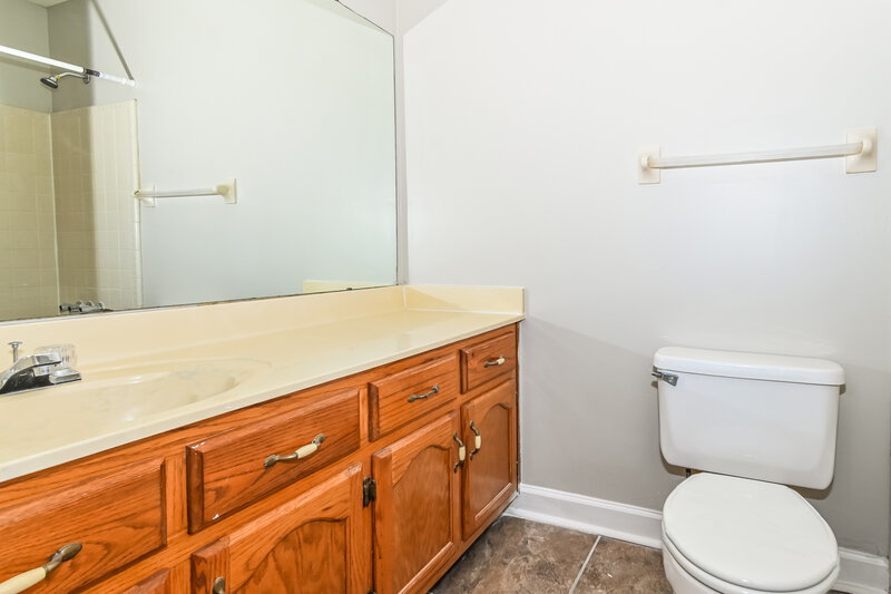 1,935/Mo, 5505 Patsy Cir E Memphis, TN 38125 Bathroom View