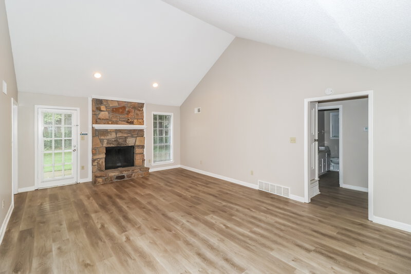 2,590/Mo, 6049 Lawnhill Dr Bartlett, TN 38135 Living Room View 2