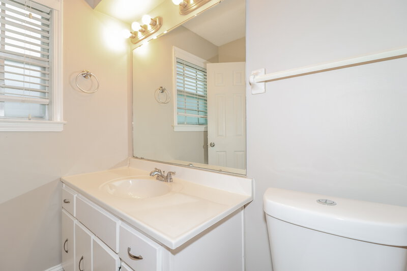 2,590/Mo, 6049 Lawnhill Dr Bartlett, TN 38135 Bathroom View