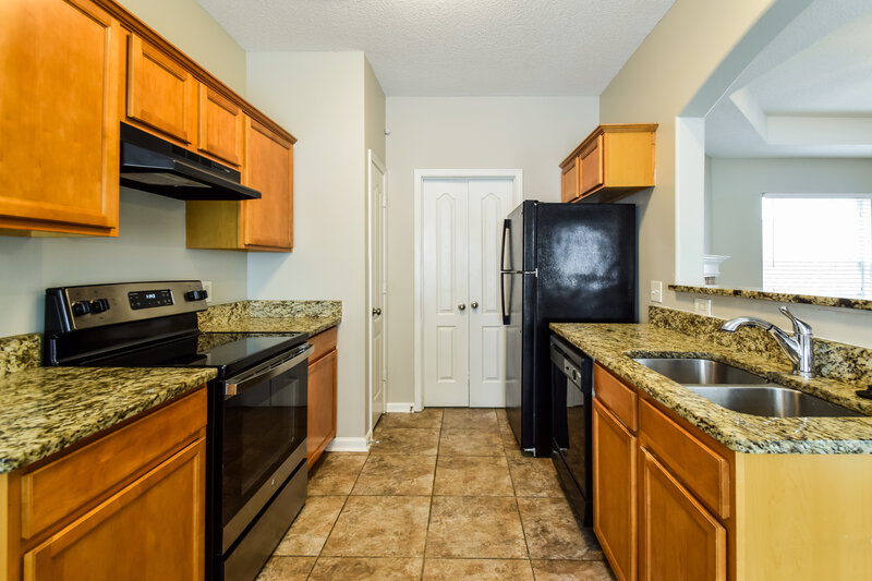 1,590/Mo, 10093 Woodland Hills Dr Cordova, TN 38018 Kitchen View