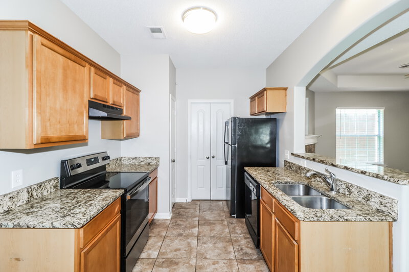 1,735/Mo, 10093 Woodland Hills Dr Cordova, TN 38018 Kitchen View