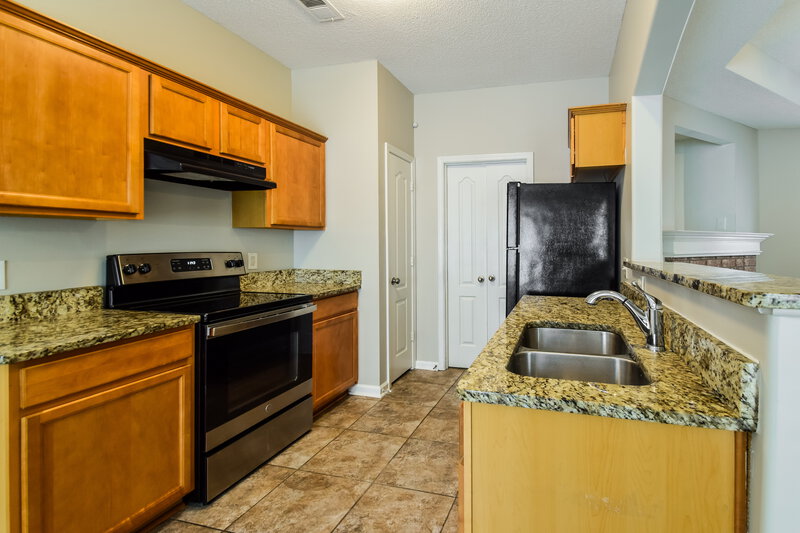 1,590/Mo, 10093 Woodland Hills Dr Cordova, TN 38018 Kitchen View 2