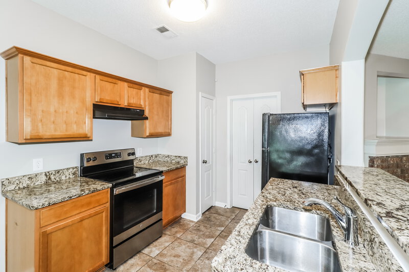 1,735/Mo, 10093 Woodland Hills Dr Cordova, TN 38018 Kitchen View 2