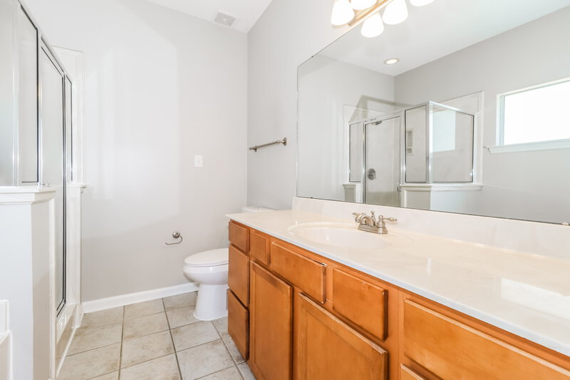 1,735/Mo, 10093 Woodland Hills Dr Cordova, TN 38018 Main Bathroom View