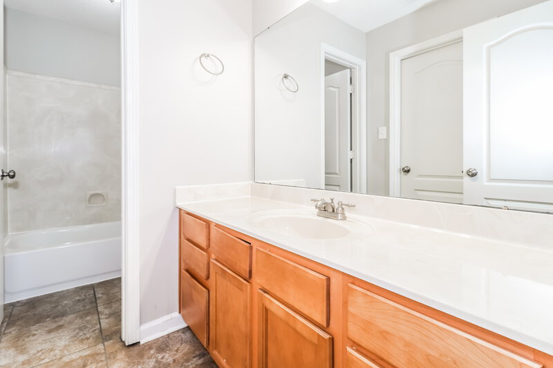 1,735/Mo, 10093 Woodland Hills Dr Cordova, TN 38018 Bathroom View