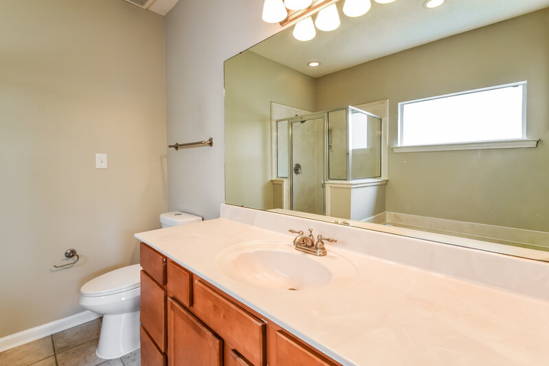 1,590/Mo, 10093 Woodland Hills Dr Cordova, TN 38018 Bathroom View 2