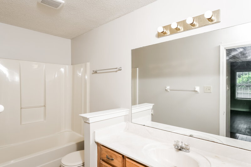 2,500/Mo, 3846 Walden Meadow Dr Memphis, TN 38135 Bathroom View