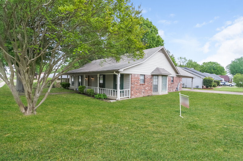 2,360/Mo, 6708 Henredon Dr Memphis, TN 38141 Front View 2